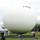 Vom Netz umhüllt ist der Ballon FRA1